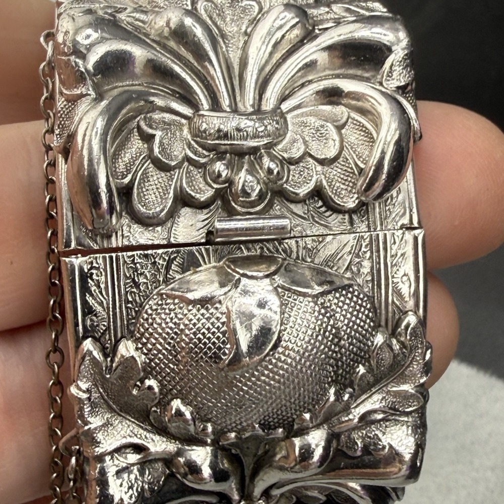 Vintage Chunky Bangle Bracelet Repousse Hinged Silver Tone 7" - Picture 4 of 10